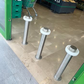 Bebek Arabasıyla Market Girişinde Yaşanan Zorluk