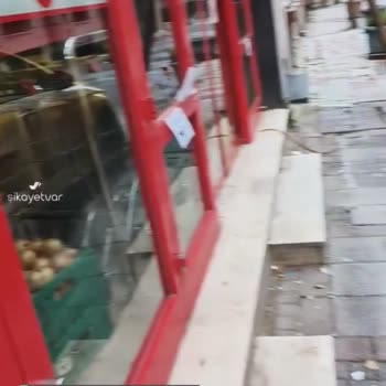 Uber Hem Yolu Kapatmış Hem De Engelli Yollarını!
