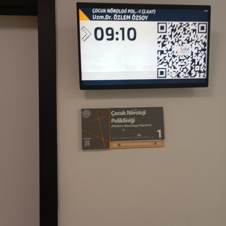 Engelli Çocuğumla Hastanede Bekletildik Sıra Sistemi Mağdur Ediyor