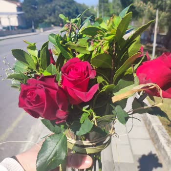 Gönderilen Çiçekler Kataloğa Uygun Değil, İletişim Kurulamıyor