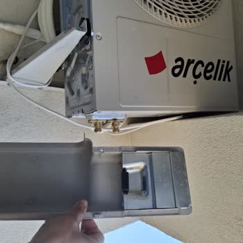 Arçelik Kurtköy Bayisinin Hatalı Klima Montajı Görsel Rahatsızlık Oluşturdu