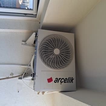 Arçelik Kurtköy Bayisinin Hatalı Klima Montajı Görsel Rahatsızlık Oluşturdu