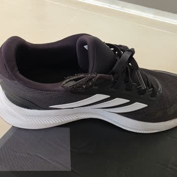 Aldığım Adidas Ayakkabı Kısa Sürede Yırtıldı, Hepsiburada'dan Memnun Kalmadım