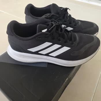 Aldığım Adidas Ayakkabı Kısa Sürede Yırtıldı, Hepsiburada'dan Memnun Kalmadım