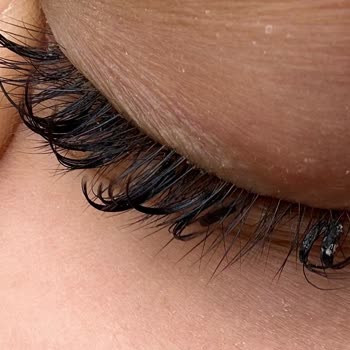 Yoğun Klasik Kirpik Uygulamasında Büyük Hayal Kırıklığı