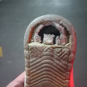 Aldığım Spor Ayakkabının Topuğu Parçalandı, Firma Dönüş Yapmıyor