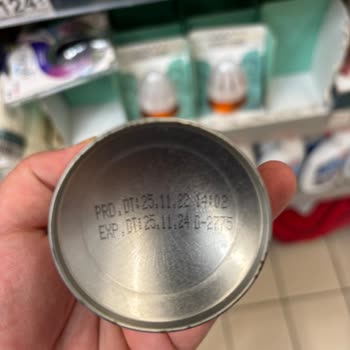 Carrefour'da Tarihi Geçmiş Ve Bozuk Oda Spreyleri Satılıyor