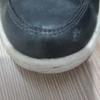 Kısa Sürede Yıpranan Ayakkabıya Firma Sahip Çıkmıyor