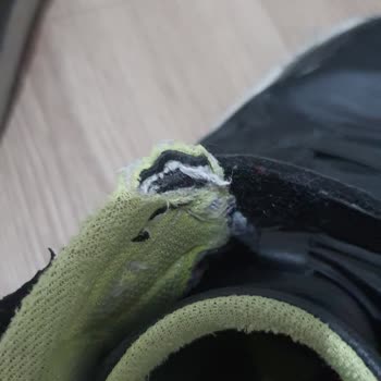 Kısa Sürede Yıpranan Ayakkabıya Firma Sahip Çıkmıyor