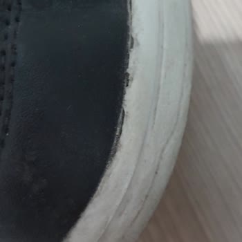 Kısa Sürede Yıpranan Ayakkabıya Firma Sahip Çıkmıyor