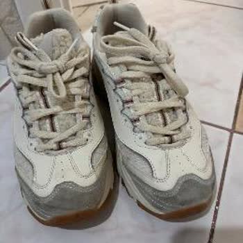 Yeni Alınan Ayakkabının Süetinde Renk Değişimi Ve Yetersiz Destek