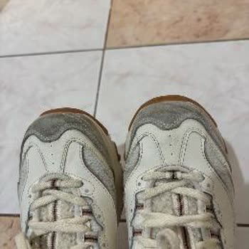 Yeni Alınan Ayakkabının Süetinde Renk Değişimi Ve Yetersiz Destek