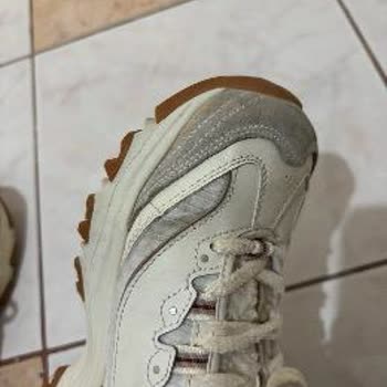 Yeni Alınan Ayakkabının Süetinde Renk Değişimi Ve Yetersiz Destek