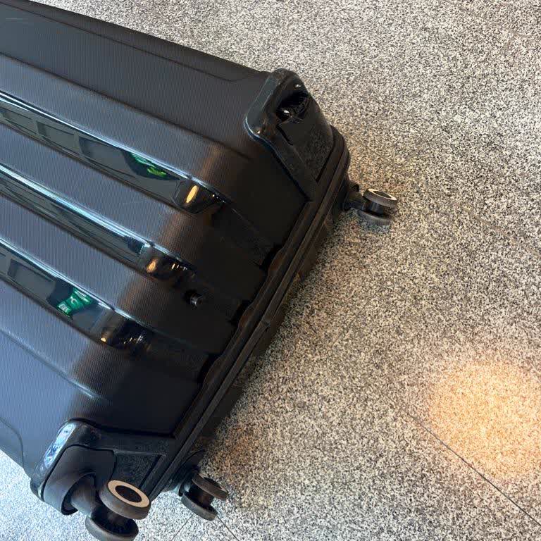 Kırık Valizle Seyahat Etmek Zorunda Kaldım, Çözüm Sunulmadı