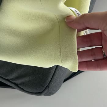 Dcey Elbisemi Hasarlı Ve Kirli Olarak Geri Gönderdi, İletişime Geçilmiyor