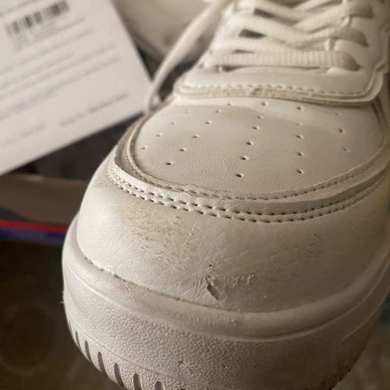 FLOdan Alınan Ayakkabının 20 Günde Hasar Görmesi Ve Kullanıcı Hatası Denilerek Reddedilmesi