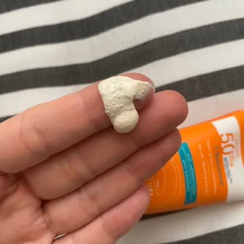 Avene Güneş Kreminin Yeni Formu Neden Tanecikli