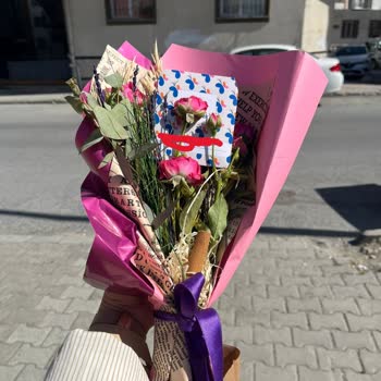 Siparişim Geç Ve Solmuş Çiçekle Teslim Edildi, Müşteri Hizmetleri Yetersiz