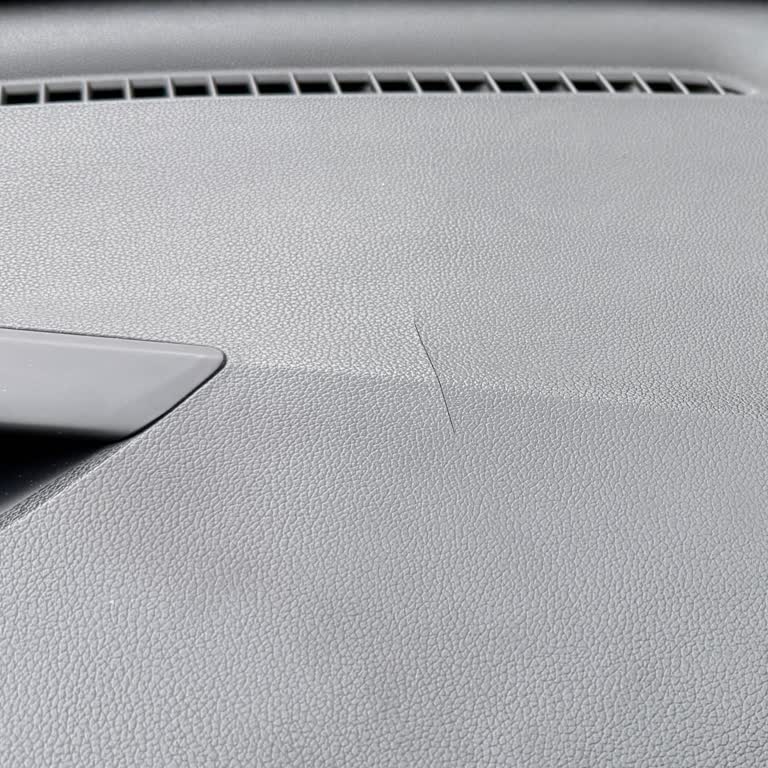 2013 Kia Ceed Torpido Çatlağı Ve Yetersiz Servis Desteği