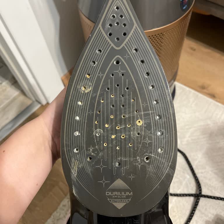 Tefal Pure Max Ütü Sürekli Su Akıtıyor Ve Kıyafetleri Kirletiyor