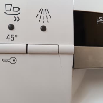 Siemens Bulaşık Makinesi Kapağındaki Çatlak ve Servis Ücreti Mağduriyeti