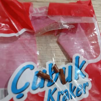 Aldığım Çubuk Krakerin İçinden Küf Ve Böcek Çıktı