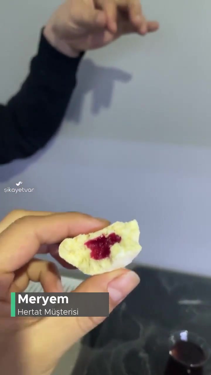 Hertat Kuru Pastadan Saç Çıktı! videonun kapak resmi
