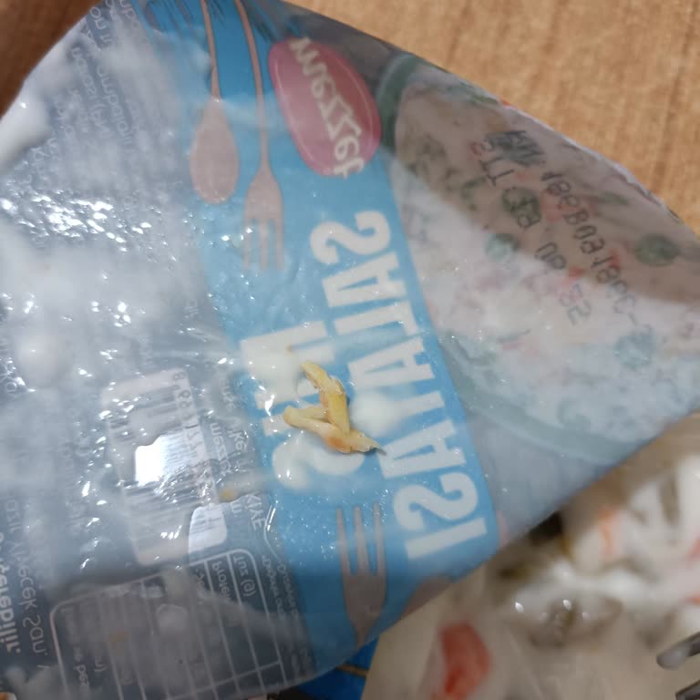 Mezzet Gıda Rus Salatasından Tahta Parçası Çıktı, Büyük Hayal Kırıklığı Yaşadım