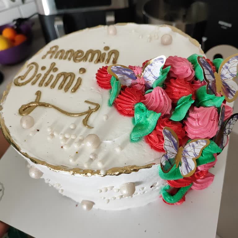 Beyazıt Pastaneleri Anneler Günü Pastasında Hayal Kırıklığı