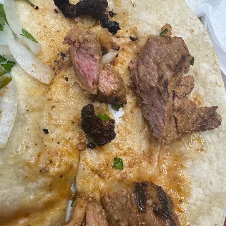 Köfteci Yusuf'ta Pişmemiş Et Ve Kötü Hizmet Deneyimi