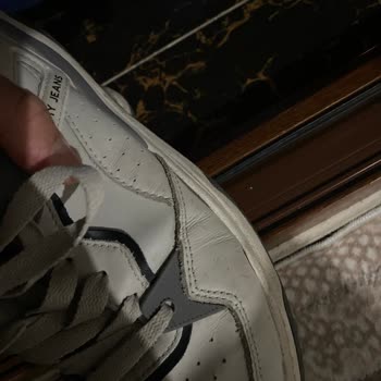 Tommy Hilfiger Ayakkabının Yanları Açıldı, Mağazadan Destek Alamıyorum