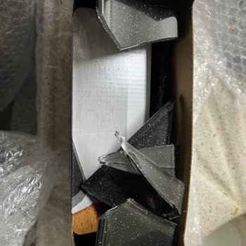 Kargo Teslimatında İlgisizlik Ve Hasarlı Ürün Mağduriyeti