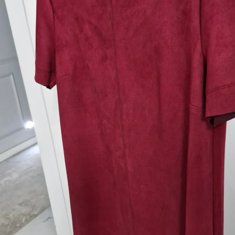 Bordo Elbise Her Yere Boya Verdi, Misafirlikte Utandım