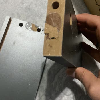 Defalarca Yanlış Gönderilen Banyo Dolabı Çekmeceleri Kullanılamaz Durumda