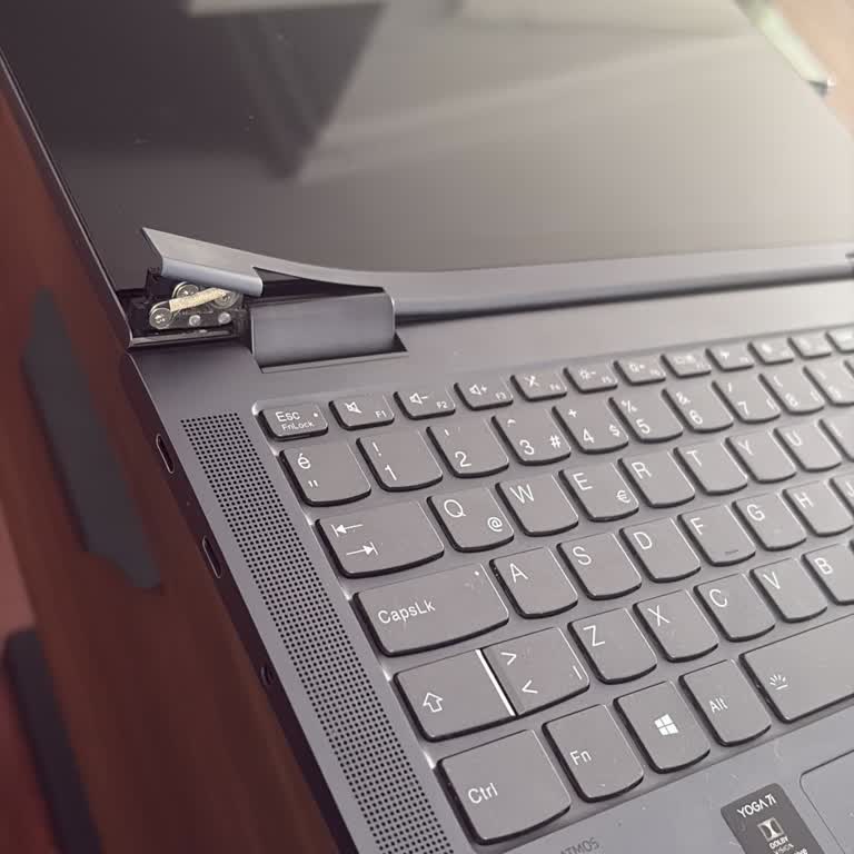 Lenovo Laptop Menteşe Sorunu Ekran Arızasına Yol Açtı, Ücretsiz Tamir Bekliyorum