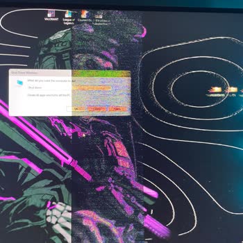 Monitörümde Yapıştırıcı İzi Ve Panel Arızası Yaşadım