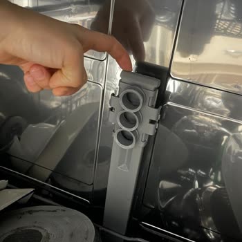 Bulaşık Makinesi Su Fıskiyesi Perçini Durduk Yere Koptu