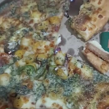 PizzaLazza Sarımsak Sosu Dökülmüş Pizza!