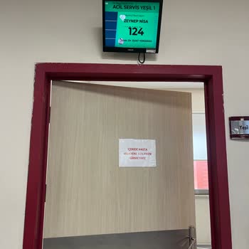 Acil Serviste Bekletildim Asansörler Çalışmıyor İlgisizlik Var