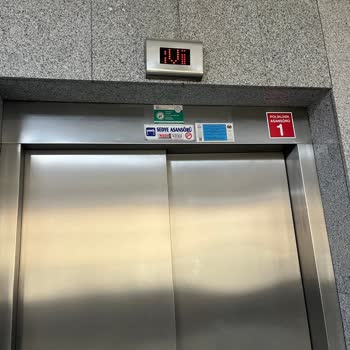 Acil Serviste Bekletildim Asansörler Çalışmıyor İlgisizlik Var