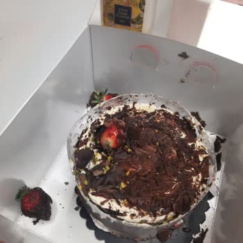 Dökülmüş Pasta Ve Para İadesinde Sorun Yaşadım