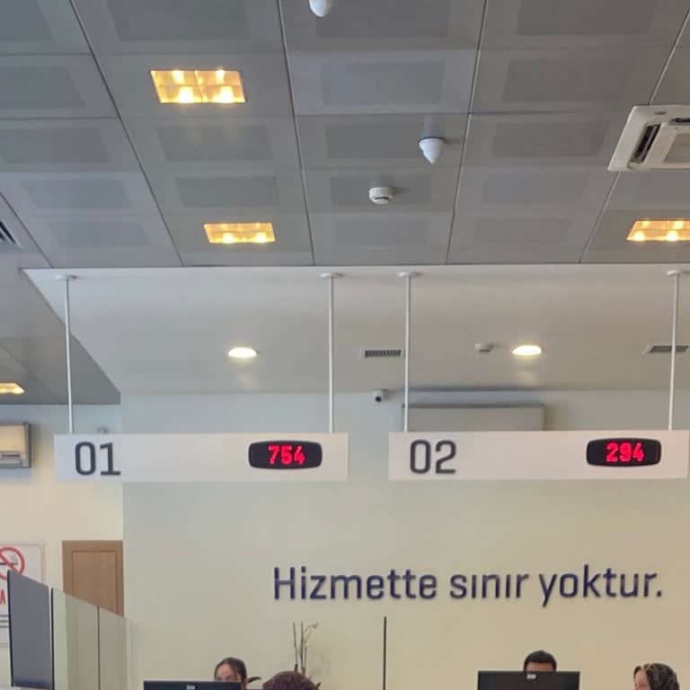 Yapı Kredi Bağcılar Parseller Şubesinde Uzun Süreli Sıra Ve Hizmet Sorunu