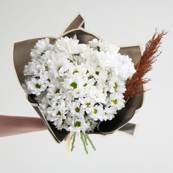 Siparişle Gelen Çiçek Arasındaki Fark Hayal Kırıklığı Yarattı