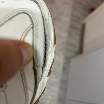 Az Kullanılan Ayakkabının Dikişleri Açıldı, İnceleme Sonucu Hayal Kırıklığı