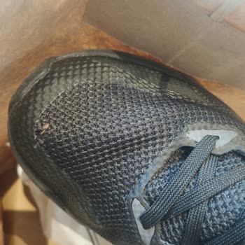 Adidas Ayakkabıda Kısa Sürede Açılma Ve Yetersiz Mağaza İlgisi