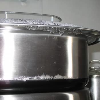 Tefal Buhar Dışarı Taşıyor Ve Plastik Kokusu Rahatsız Ediyor