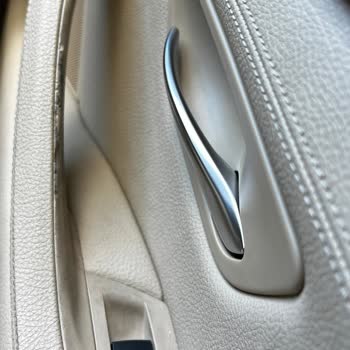 BMW F10 Kapı Kollarında Erime Ve Ellerimde Leke Sorunu