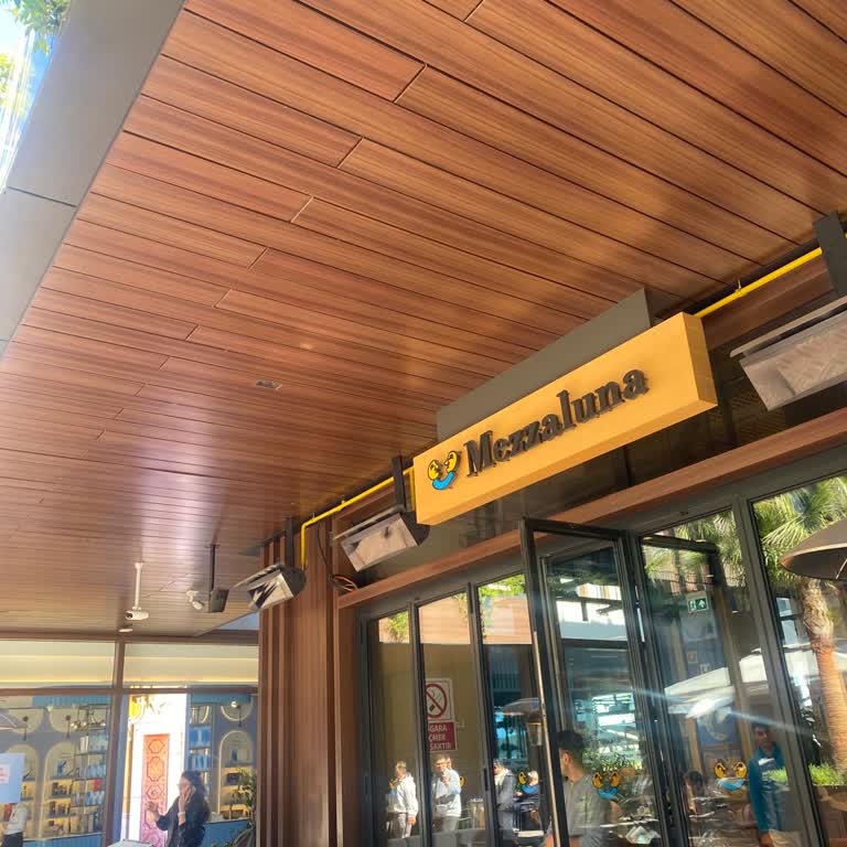 Galataport Kafede Menüdeki Kahve Servisi Gerçekte Yok