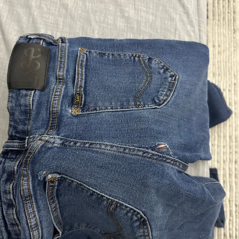 Lee Pantolonum Kendi Kendine Yırtıldı, Değişim Yapılmadı!