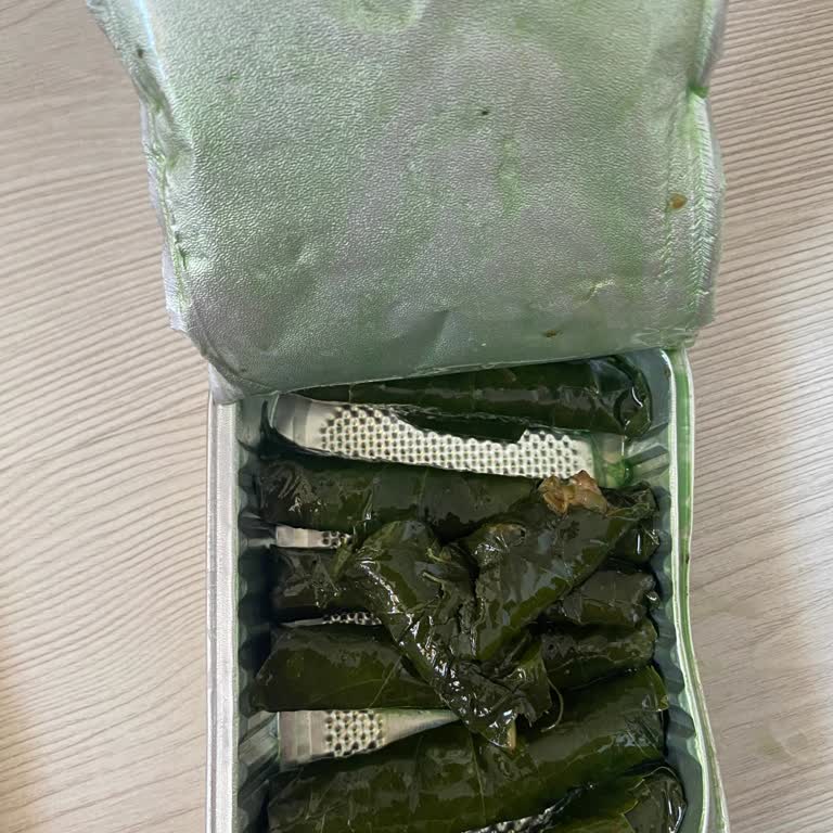 Aldığım Burcu Yaprak Sarma Kimyasal Kokuyordu Ve Yeşil Boya İzlenimi Veriyordu